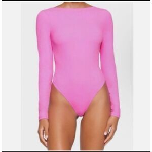 Hot Pink Long Sleeve Bodysuit – Size S 🔥 Sexy, sleek, and summer-ready 🔥NWOT